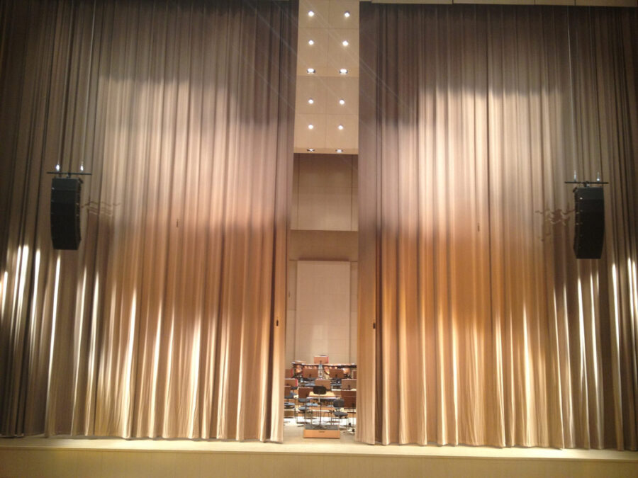 Teatralne kurtyny – dlaczego mają tak duże znaczenie